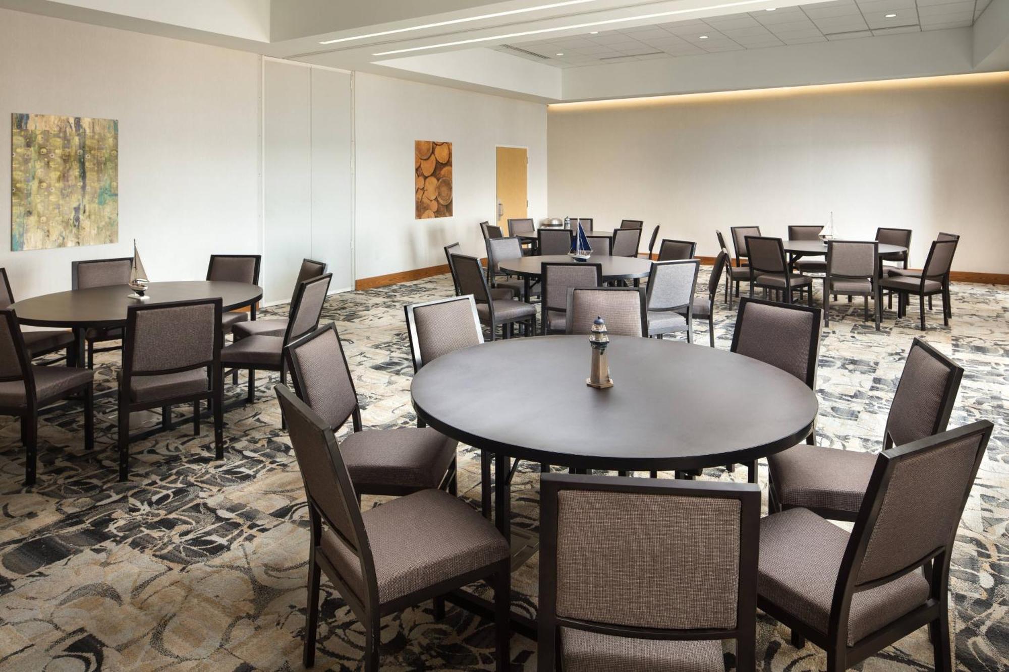 Courtyard By Marriott Bayfront
